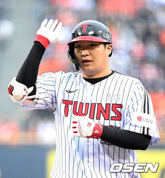 ‘게으른 천재’ 문보경, 왜 콕 찍혔을까…차명석 단장의 디스 “신랑감, 문보경만 아니면 된다”