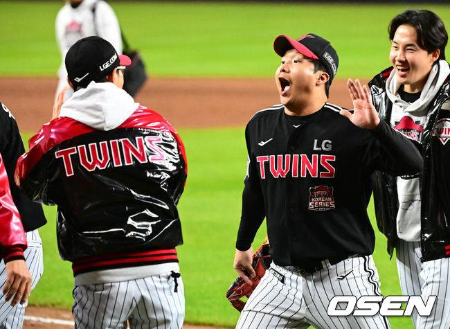 ‘게으른 천재’ 문보경, 왜 콕 찍혔을까…차명석 단장의 디스 “신랑감, 문보경만 아니면 된다”