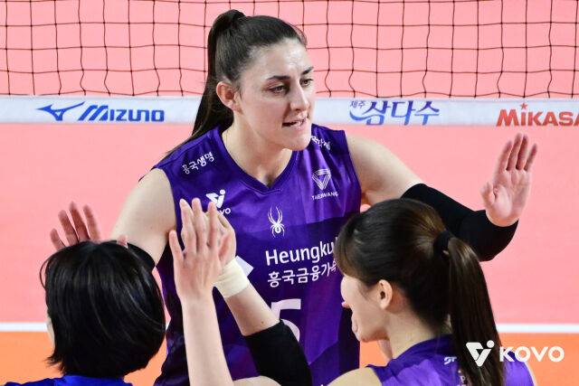 '김종민, 여자부 최다승 공동 1위 등극' 레전드의 딸 특급도우미 우뚝, 도로공사 이겼다…강소휘+타나차+모마 62점 합작 [MD김천]