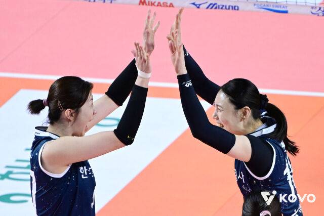 '김종민, 여자부 최다승 공동 1위 등극' 레전드의 딸 특급도우미 우뚝, 도로공사 이겼다…강소휘+타나차+모마 62점 합작 [MD김천]