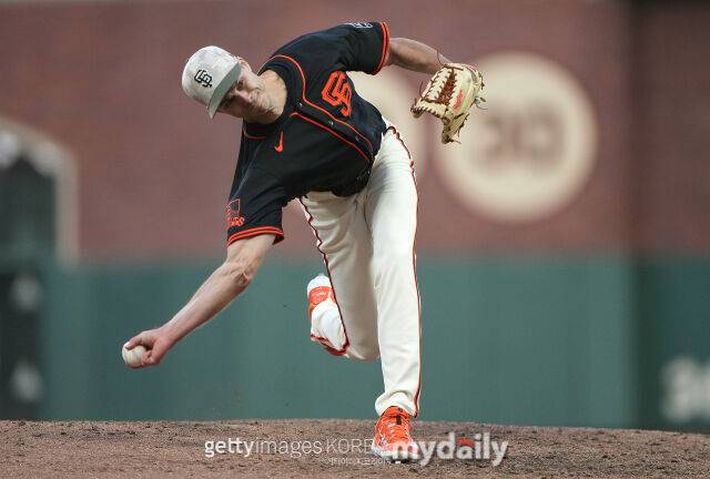 이래서 트레이드로 데려왔나…134km 투수 무슨 매력 있길래, 고작 두 달 함께 하고 반하다니