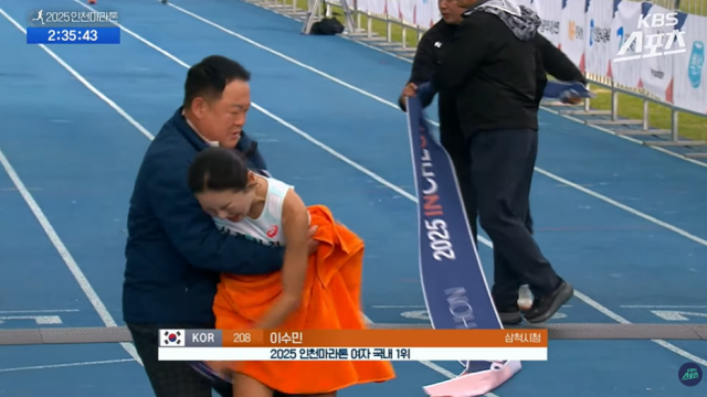 여성 마라토너와 '과도한 신체 접촉 논란' 김완기 감독, 1년 6개월 자격정지 징계