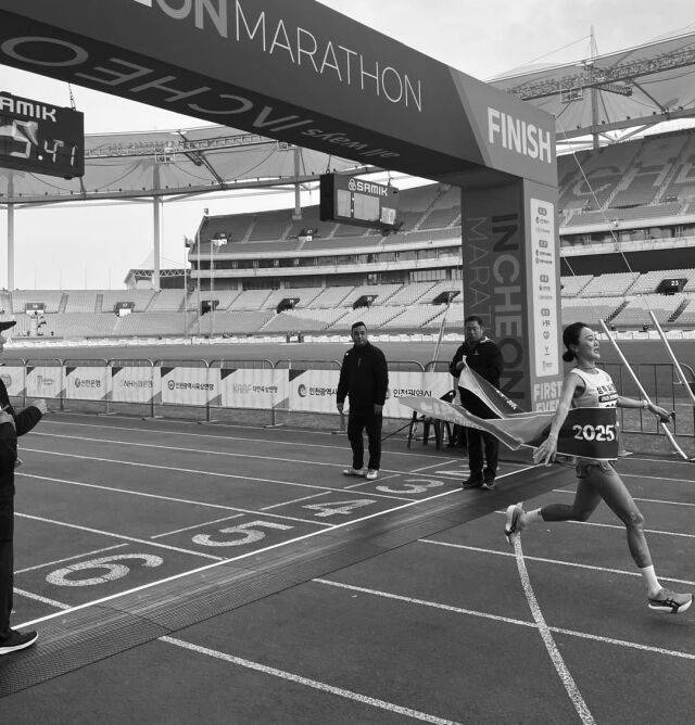 여성 마라토너와 '과도한 신체 접촉 논란' 김완기 감독, 1년 6개월 자격정지 징계