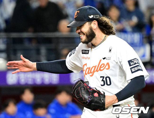 와! '폰세급' 투수를 2명이나 …'FA 철수' 롯데, 외인 승부수는 제대로 던졌다