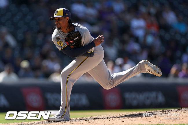 와! '폰세급' 투수를 2명이나 …'FA 철수' 롯데, 외인 승부수는 제대로 던졌다
