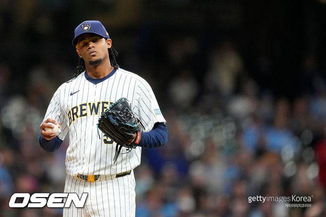 와! '폰세급' 투수를 2명이나 …'FA 철수' 롯데, 외인 승부수는 제대로 던졌다