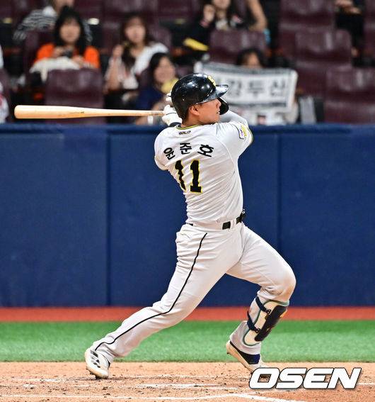 ‘2군 초토화’ 최강야구 출신 포수 전역했다→152억 레전드 후계자 탄생하나 “타격 발전했다고 가장 많이 들어”