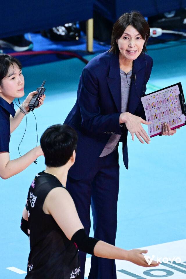 '배구예능→프로 복귀' 33세 세터 28일 만에 전격 출격, 日 감독 어떻게 바라봤나