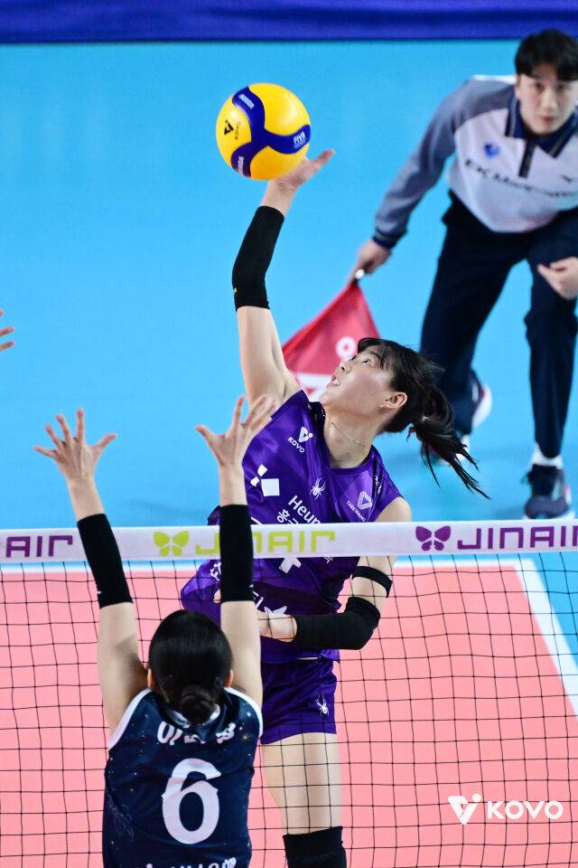 '배구예능→프로 복귀' 33세 세터 28일 만에 전격 출격, 日 감독 어떻게 바라봤나