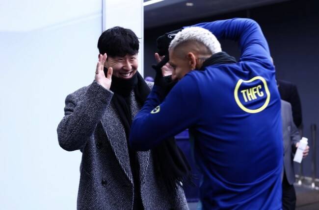 ‘손흥민 보자마자 장난꾸러기’ 됐던 히샬리송, 토트넘 팬들은 등 돌렸다…