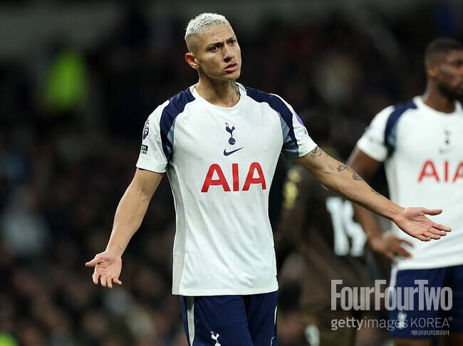 ‘손흥민 보자마자 장난꾸러기’ 됐던 히샬리송, 토트넘 팬들은 등 돌렸다…