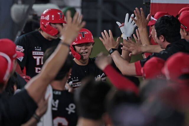 “네가 주전 유격수 아니냐” 떠난 박찬호가 KIA 김규성에게…11월의 오키나와는 땀 범벅, 그 의미를 믿는다