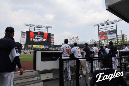 '2위는 폰와빨?' 한화·김경문 감독 향한 의구심, 내년에 씻어낼 수 있을까…진정한 증명의 시간이 다가온다