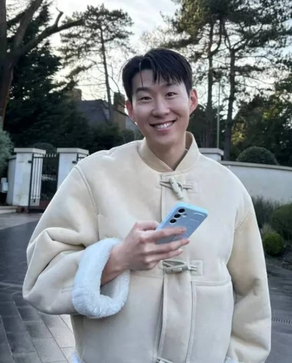 '손흥민, 옷 너무 잘 입는 거 아니야?' 프리미어리그 '오피셜' 공식발표 떴다, 잉글랜드의 '패션 아이콘' 선정