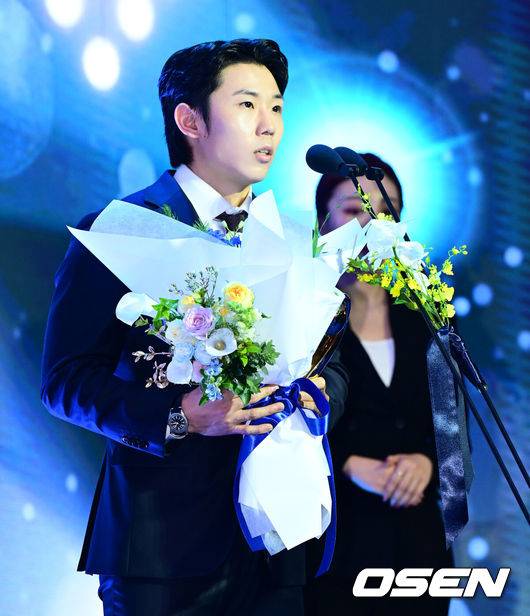 15표 차로 생애 첫 GG 놓쳤지만…팬들도 인정한 최고의 외야수 김성윤, ‘연봉 수직 상승’으로 보상받는다