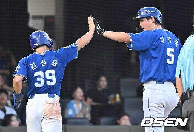 15표 차로 생애 첫 GG 놓쳤지만…팬들도 인정한 최고의 외야수 김성윤, ‘연봉 수직 상승’으로 보상받는다