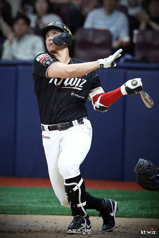 이제 나이 얘긴 못 한다···김현수 파격 계약 그후, KT의 딜레마