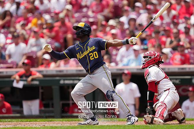 KIA 영입설 돌았던 그 선수, 두산은 왜 계약 발표를 안 할까… ‘파토’는 아니다, 외야 업그레이드 기대감