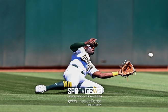 KIA 영입설 돌았던 그 선수, 두산은 왜 계약 발표를 안 할까… ‘파토’는 아니다, 외야 업그레이드 기대감