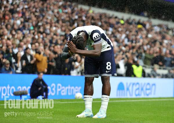 ‘손흥민 떠난다고 펑펑 울더니’…동료들 모두 쏘니 만났는데 혼자 없었다→‘불법 혐의 조사 중’