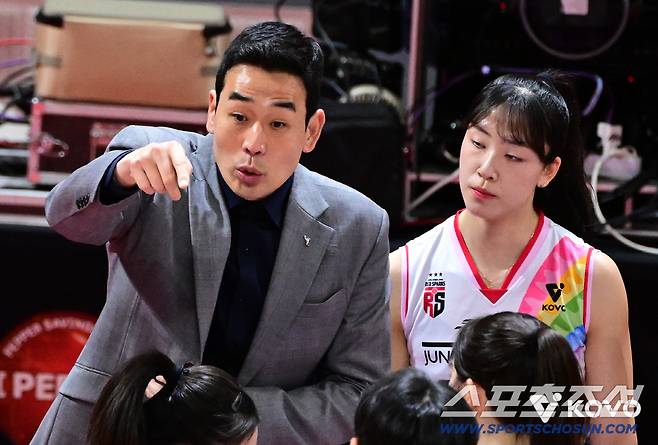 '김연경 수제자' 다음주 오는데 4연패 끊고 반등 준비. 꼴찌지만 희망봤다. 고희진 감독