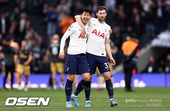 “가까이 오지 말아라” 데이비스의 눈물… 손흥민, 10년 동행의 이별을 돌아보다