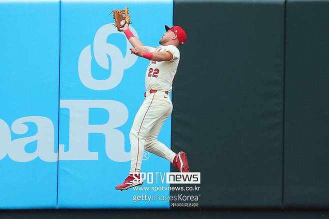 다저스 어떻게 '수비천재' 데려왔나…ML 통산 1014이닝 실책 0개 외야수 깜짝 영입
