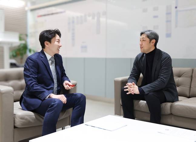 'FA 0입' 조롱받던 롯데, 다 계획이 있었구나... 파이어볼러 외인 3인방→日 명 투수코치 영입 '속전속결'