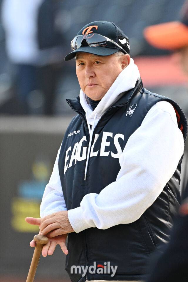 한화는 정말 중견수 트레이드를 할까, 1년 뒤 최지훈·김호령 FA인데…김경문의 시간은 일단 내년까지