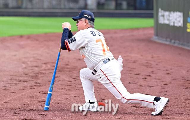 한화는 정말 중견수 트레이드를 할까, 1년 뒤 최지훈·김호령 FA인데…김경문의 시간은 일단 내년까지