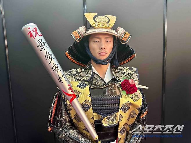 5년 연속 골든글러브 수상하면 뭐하나…FA 신청했는데 누구도 연락하지 않는다, 괴상한 퍼포먼스가 발목 잡았나[민창기의 일본야구]