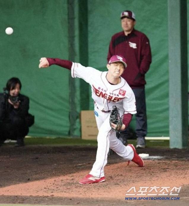 5년 연속 골든글러브 수상하면 뭐하나…FA 신청했는데 누구도 연락하지 않는다, 괴상한 퍼포먼스가 발목 잡았나[민창기의 일본야구]