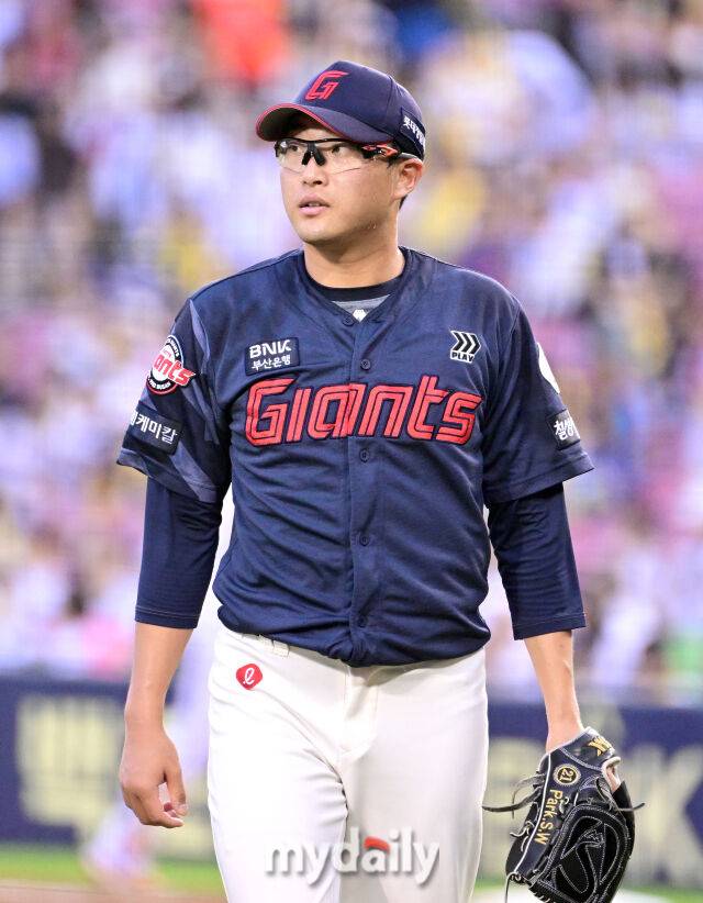 “공 좋은데 가운데로 던져→가운데로 던지다 맞았네” 박세웅도 곧 31세…롯데 토종 에이스, 이미지 변신에 대한 고민