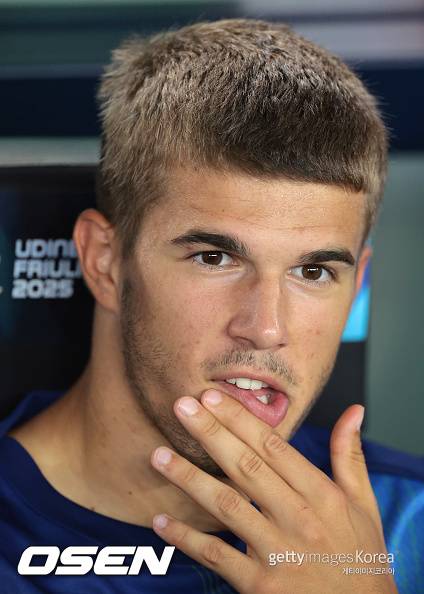 '미쳤네' 김민재 벤치로 보낸 바이에른의 역대급 배신... 18세 토트넘 CB 조용히 영입 진행→그러나 가능성은