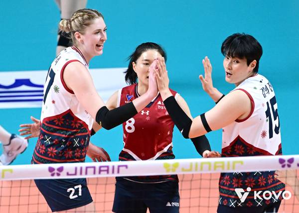 장충을 뒤덮은 ‘통곡의 벽’...현대건설 GS 꺾고 4연승, 1위 도로공사와 4점 차! [MK현장]