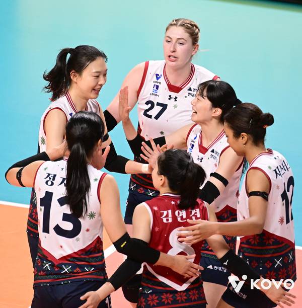 장충을 뒤덮은 ‘통곡의 벽’...현대건설 GS 꺾고 4연승, 1위 도로공사와 4점 차! [MK현장]