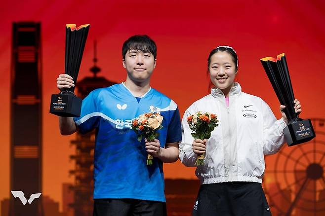 신유빈, 무릎 부상 딛고 값진 우승…임종훈은 최고 결혼 선물