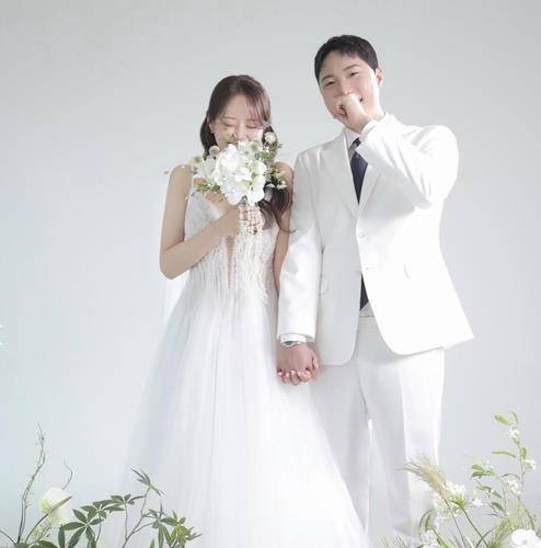 신유빈, 무릎 부상 딛고 값진 우승…임종훈은 최고 결혼 선물