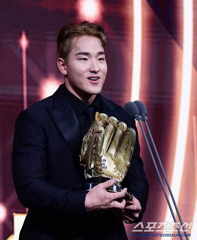 신인상에 GG까지 싹쓸이, 안현민 연봉은 1억3000 확정? 변수는 '악마의 에이전트'