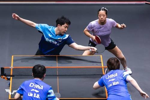 무릎 부상 투혼 신유빈·결혼 겹경사 임종훈, 만리장성 넘은 ‘황금 우승’