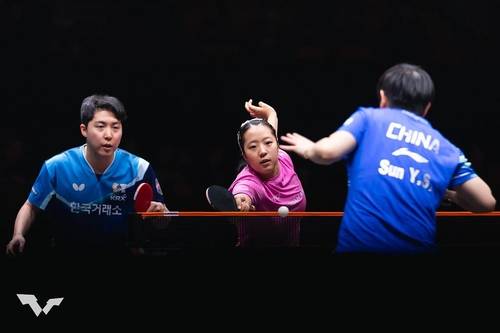 무릎 부상 투혼 신유빈·결혼 겹경사 임종훈, 만리장성 넘은 ‘황금 우승’