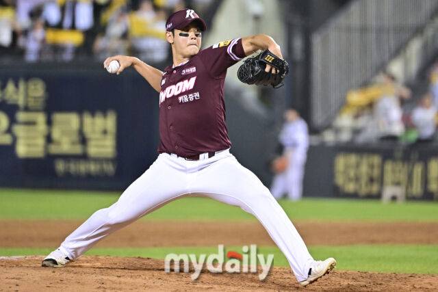 “9회에 던지고 싶다, 욕도 두배로 먹고 짜릿함도 두배…” 영웅군단의 진짜 영건으로 인정받은 영건, LG 김진성을 품고 마운드에 오른다