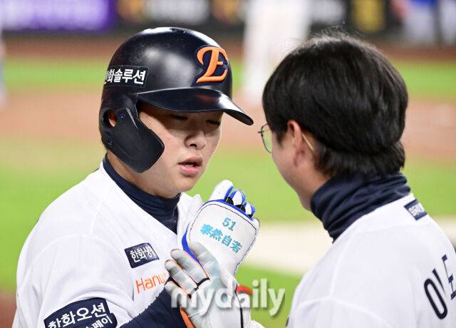 김경문은 김현수도 나성범도 그렇게 간판으로 키웠다…문현빈도 첫발 뗐다, 한화 노시환·강백호만 보지 마세요