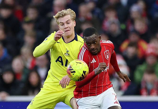 [PL 16R] 개선 없는 참담한 공격력...'xG 0.37' 토트넘, 오도이 원맨쇼 노팅엄에 0-3 완패→리그 11위 추락