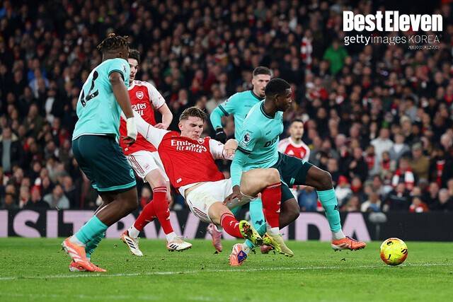 81분 동안 볼 터치는 고작 15회… 자책골로 버틴 아스널, '실종된' 요케레스 두고 아르테타는