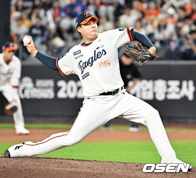 한화 KS 이끌었는데, 왜 보호선수 제외됐을까…‘충격 이적’ 154km 필승조 솔직 속내 “사실 이적 생각 못했다”