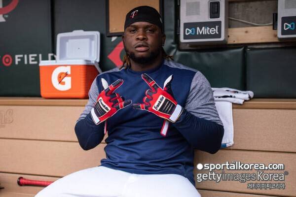 박병호랑 경쟁하던 164홈런 거포, 찜질하다가 화상→1년 반 무적 신세→주니치와 계약 맺고 日 무대서 새출발