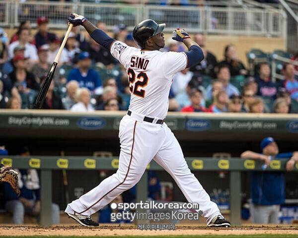 박병호랑 경쟁하던 164홈런 거포, 찜질하다가 화상→1년 반 무적 신세→주니치와 계약 맺고 日 무대서 새출발