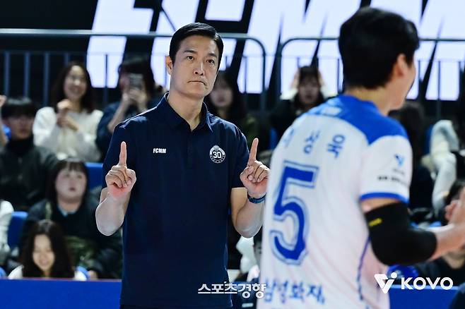 “어떤 감독이 와도, 한선수가 와도 쉽지 않다”는 최약체 전력···삼성화재 끝없는 추락 어디까지