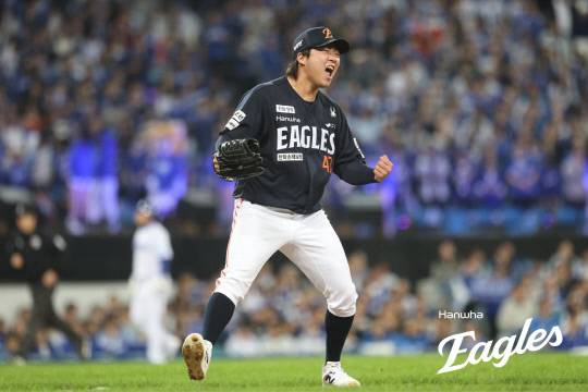 FA 시장은 조용한데, 왜 한화만 계약이 안 풀릴까